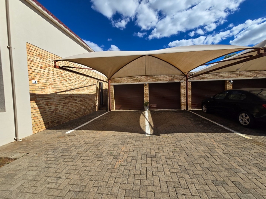 2 Bedroom Property for Sale in Langenhovenpark Free State